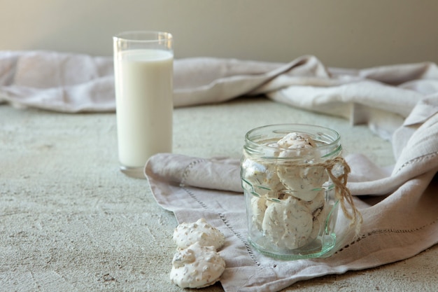 Jakie bakterie znajdziemy w jogurcie naturalnym Zott?