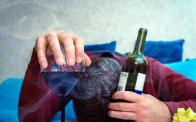 Jak rozpoznać objawy uszkodzenia wątroby przez alkohol?