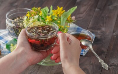 Jakie zioła pić na stłuszczenie wątroby i czy naprawdę pomagają?